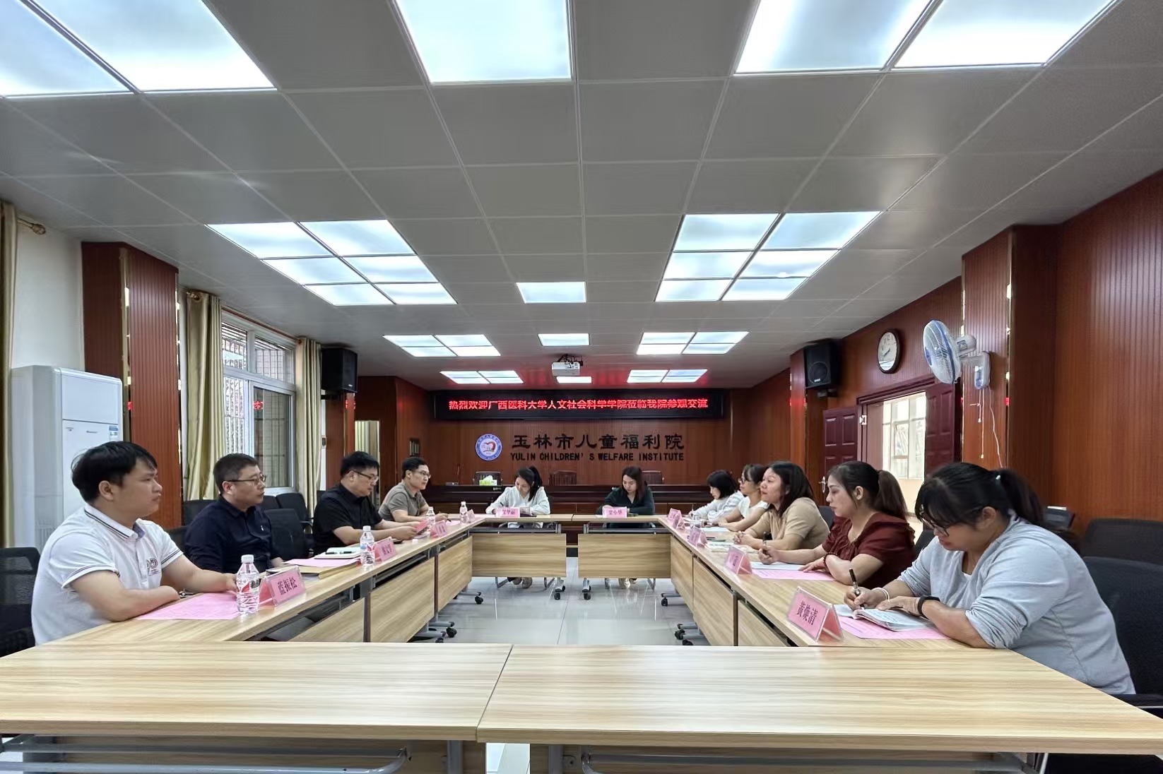 图2 走访玉林市儿童福利院.jpg beats365(中国区)-唯一官方网站